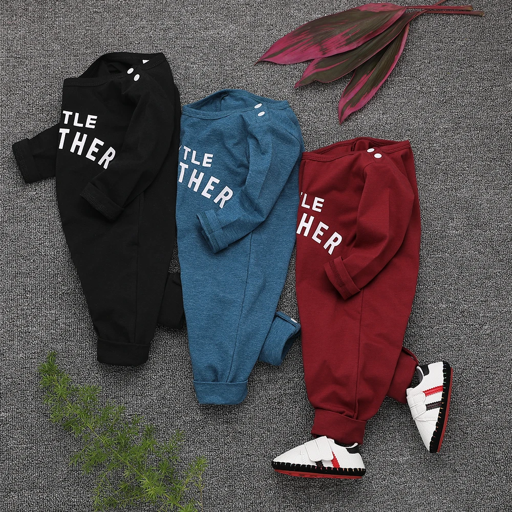Хлопковый комбинезон для маленьких мальчиков и девочек; Зимний Теплый Модный комбинезон с буквенным принтом для новорожденных и малышей