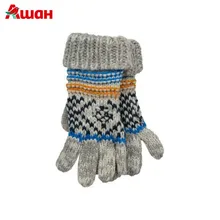 Перчатки вязанные с узором серые In Extenso