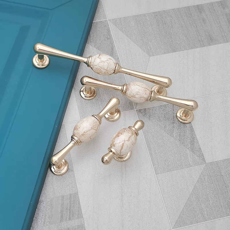 Poignée Sombre Montée En Surface Avec Oreilles Chromées Brillantes Pour Meubles, Armoire, Garde-Robe, Semi-Circulaire, Foy