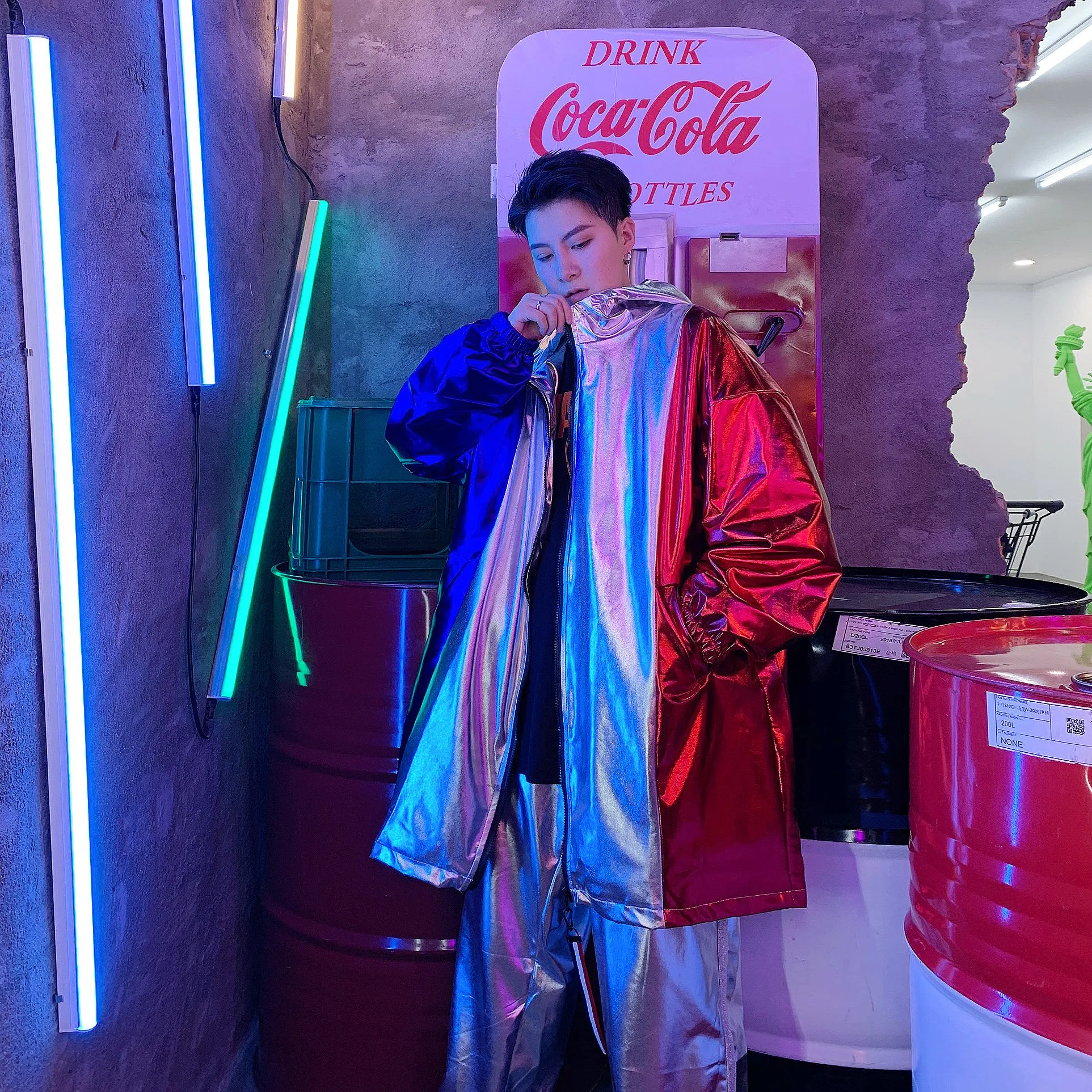 

Designer Original Bright Coats Mens Contrasting Colors Jackets Hip Hop Windbreaker for Men Street Dancing Clothes Streetwear