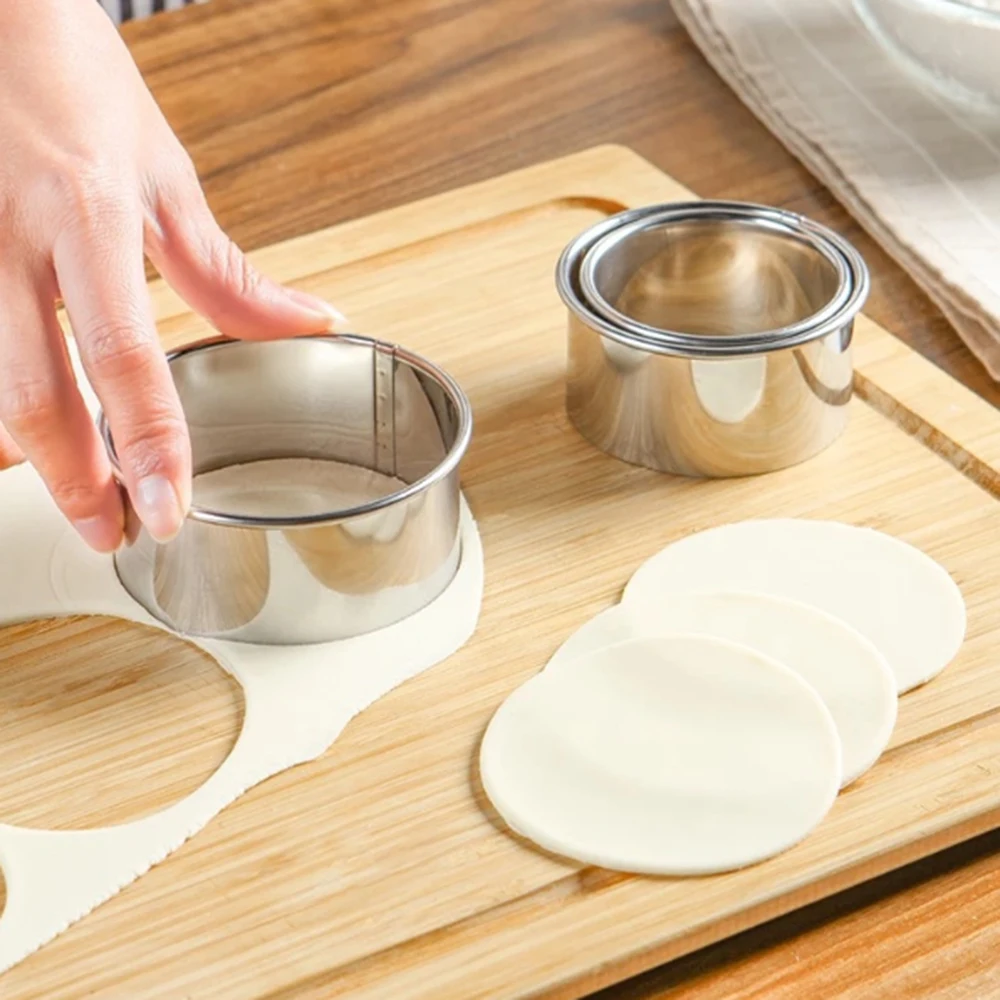 идеальный диаметр для пельменей. тесто тестов для хинкали и мантов. для пельменей приспособление. готовое тесто для вареников кружочками. резак для пельменей.