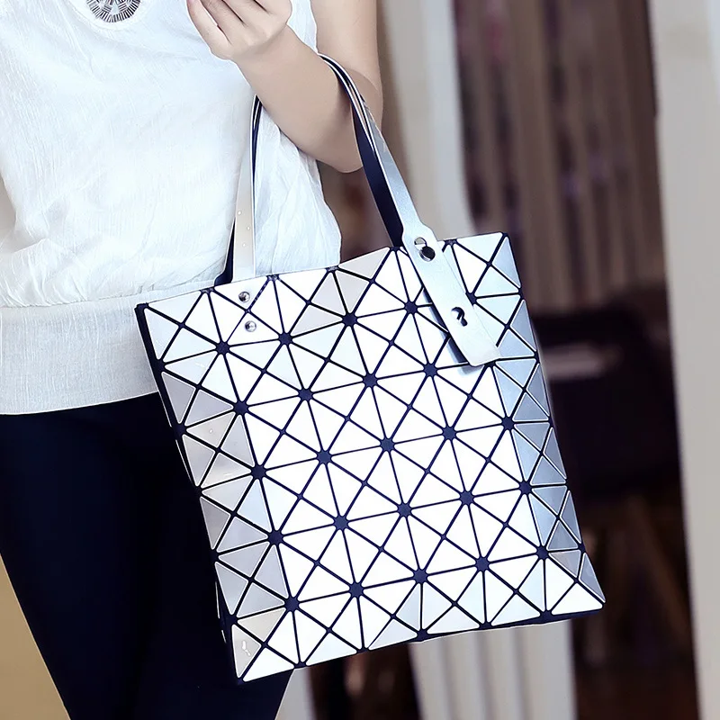 

2018 Japan Celebrity Style 6 Grid Pearly Lustre Laser Geometry Folding Quilted 6 Grid One-Shoulder Handbag