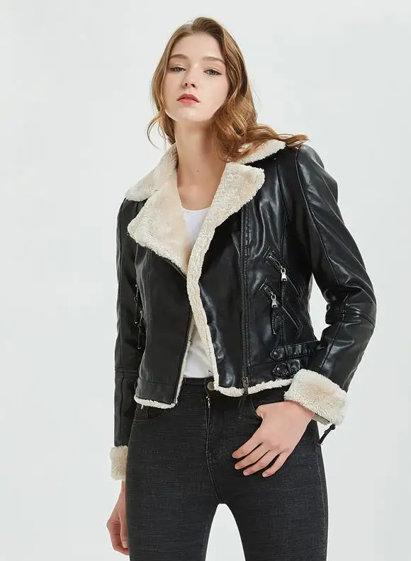 Куртка женская зимняя из искусственной овчины черная теплая мотоциклетная с