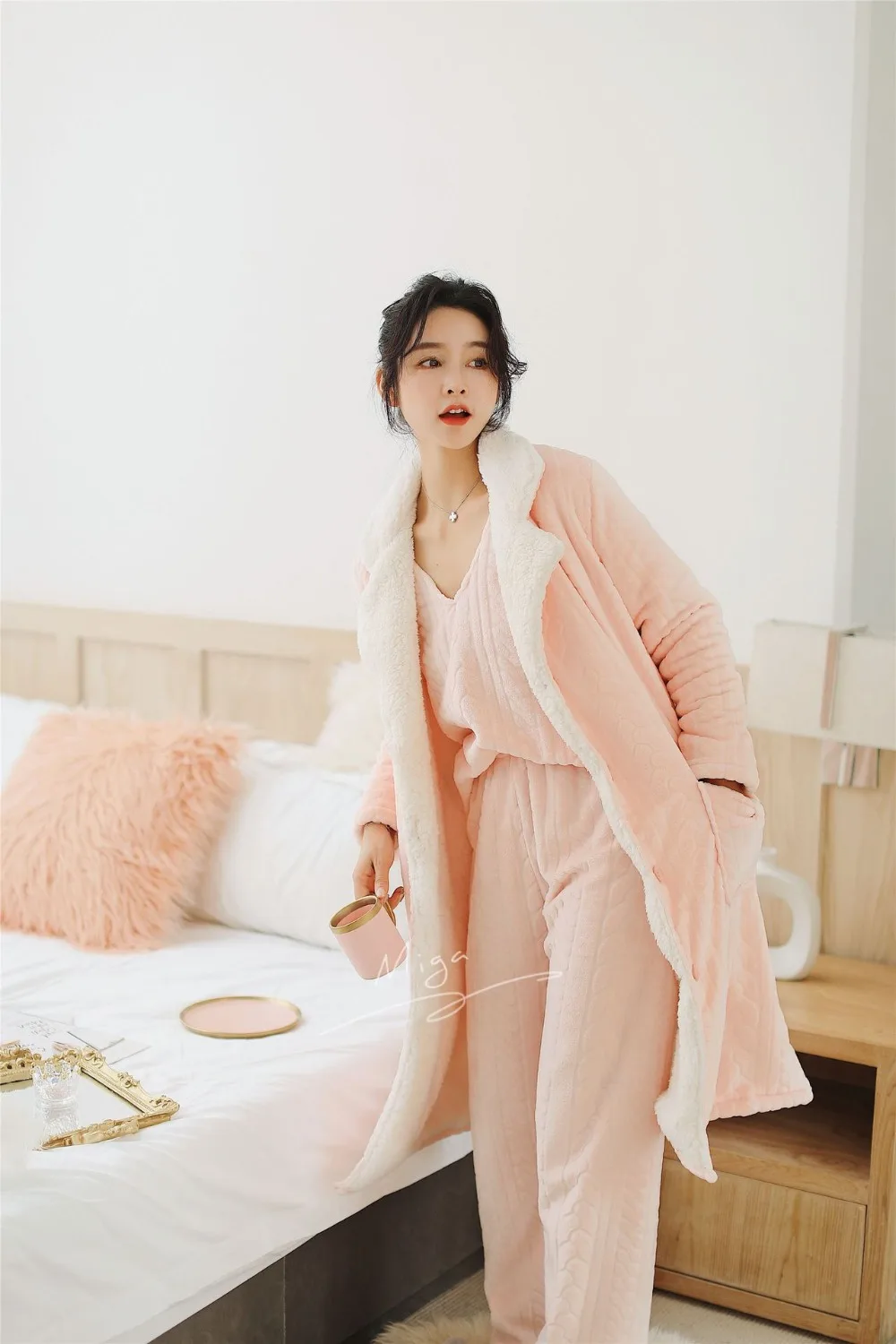 9563022282_1593802422