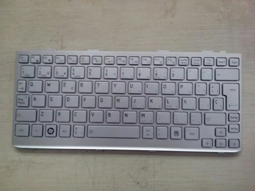 

SP Spain Keyboard For Toshiba Mini=NB 300 NB 305 NB305 NB300 Silver replacement with frame