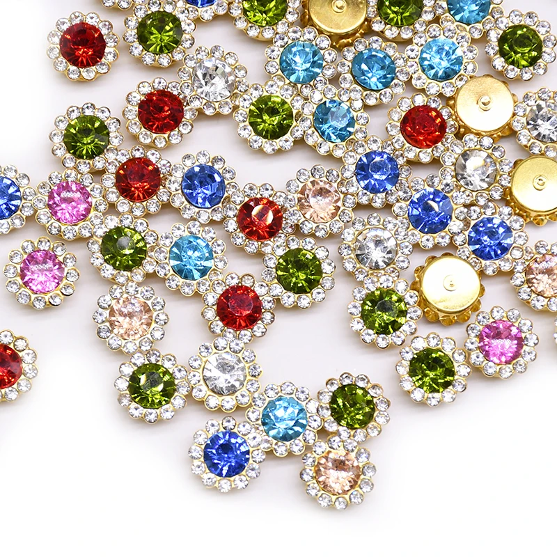 стразы магазин для рукоделия. камни стразы для рукоделия. бусинки россыпь. стразы магазин для рукоделия. рассыпанный бисер.