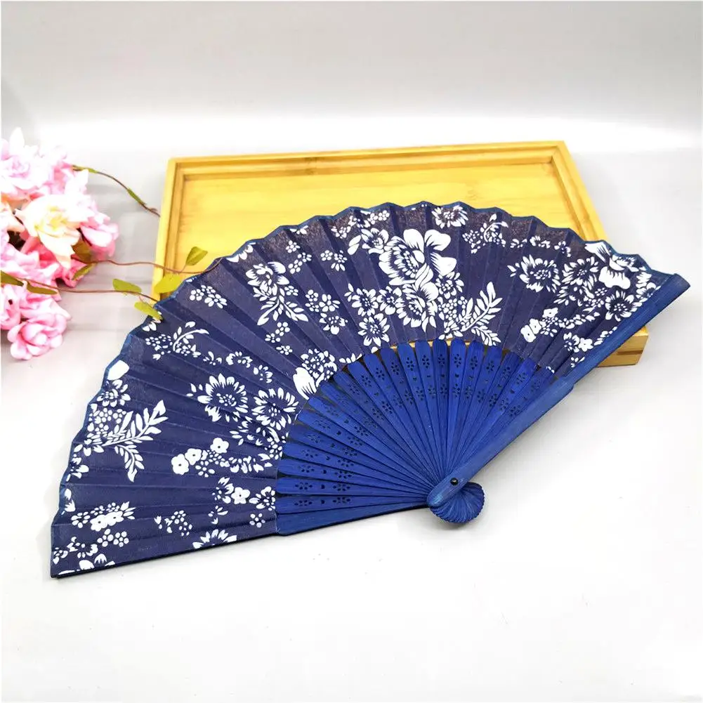 Прохладный летний классический цветочный дизайн китайский стиль с окрашенной голубой бамбуковой рамой свадебный веер ручной вентилятор