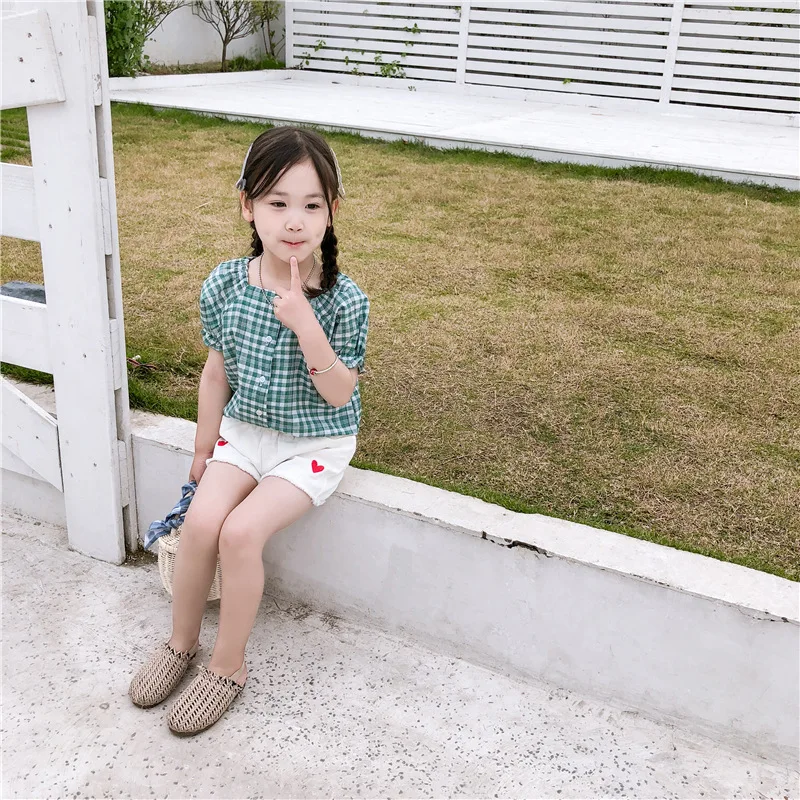 Рубашка с короткими рукавами для маленьких девочек, Новая Стильная летняя одежда в западном стиле для маленьких детей, корейский стиль, свободная одежда для малышей