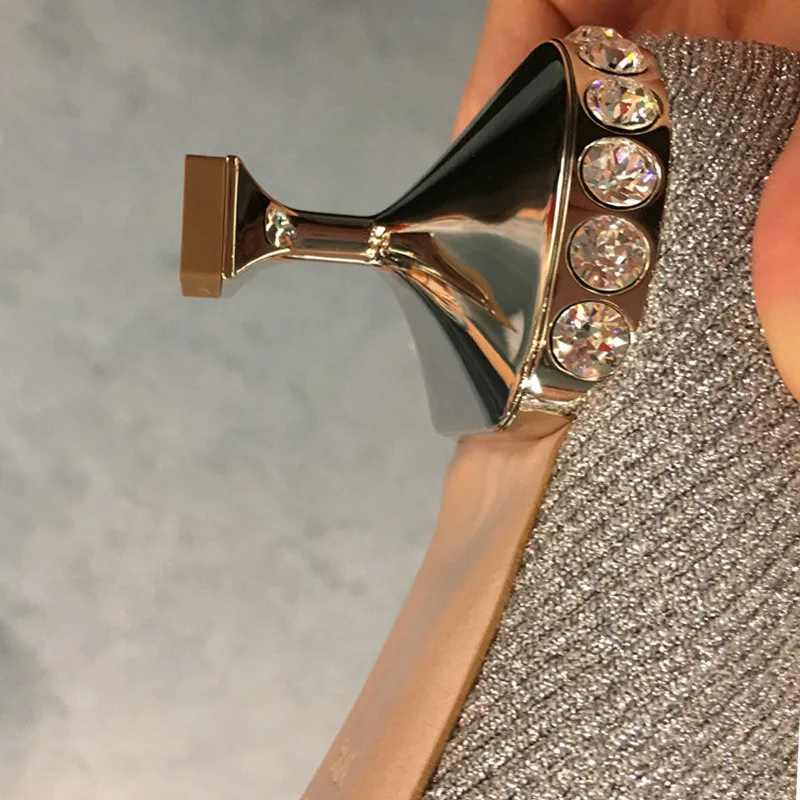 7669111666_958064830