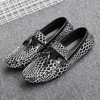 

Men Boat Gold Silver Shoes 2019 Summer Dress Casual Leather Shoes Male Flats Loafers Leopard Moccasin Soft Creepers Fringe Shoes