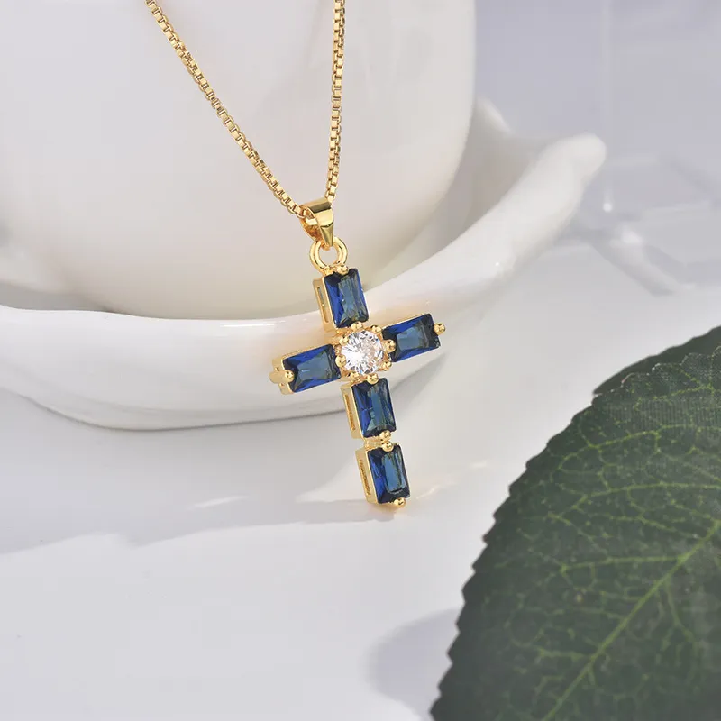 Holy Cross Gold Pendant Online Jewellery Shopping India | Yellow Gold 22K |  Candere by Kalyan Jewellers