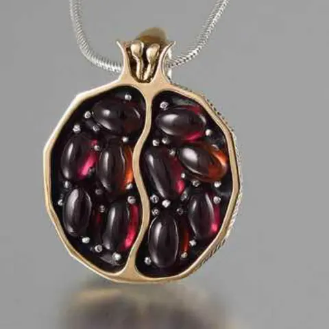 Fruit Pomegranate Pendant Necklace Retro Red Garnet Pomegranate Stone Necklace Women Wedding Jewelry Birthday Gifts