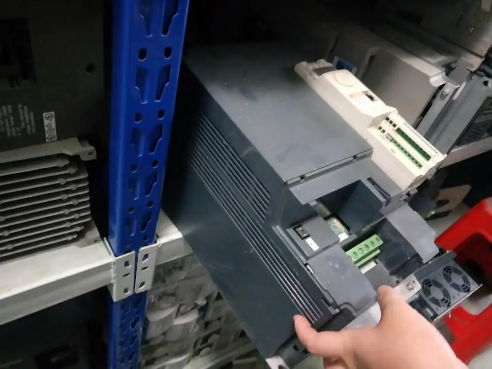 ATV32HD15N4 ATV32 15 кВт 380 В используется один, инвертор хорошо работает