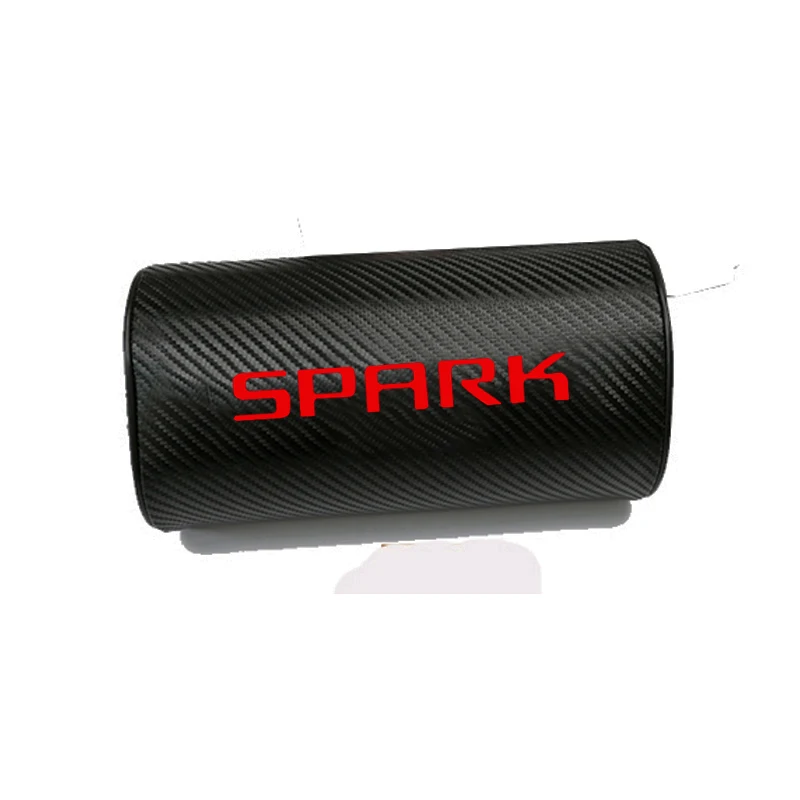 Углеродное волокно текстура из искусственной кожи авто сиденье для головы шеи Отдых Подушка поддержка шеи Подушка безопасности подголовник подушка для Chevrolet Spark