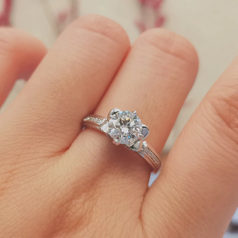 

GEM'S BALLET 925 Sterling Silver Antique Style Moissanite Ring for Women 1.0Ct 6.5mm VVS1 Moissanite Diamond Test Passed Jewelry