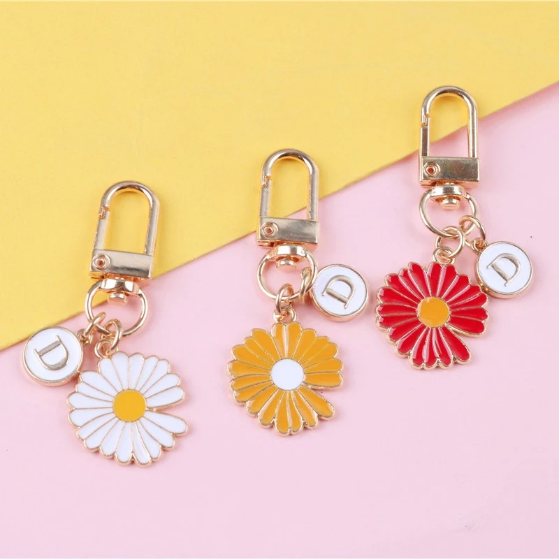かわいいデイジーの花のキーホルダーファッション韓国キーホルダー女性ガールアルファベットレターバッグキーリングペンダントヘッドホンケースジュエリー Key Chains Aliexpress