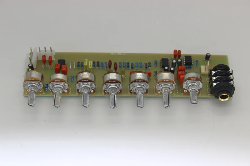 

Karaoke Preamplifier with Three-stage EQ Adjustment Microphone and LINE IN Linear Input Preamplifier