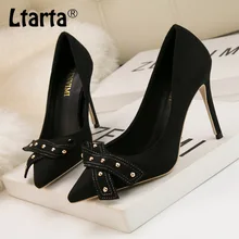 LTARTA/Милая женская обувь модная замшевая пикантная женская обувь для торжеств на высоком каблуке женские босоножки на высоком каблуке с закрытым носком и заклепками; ZWM