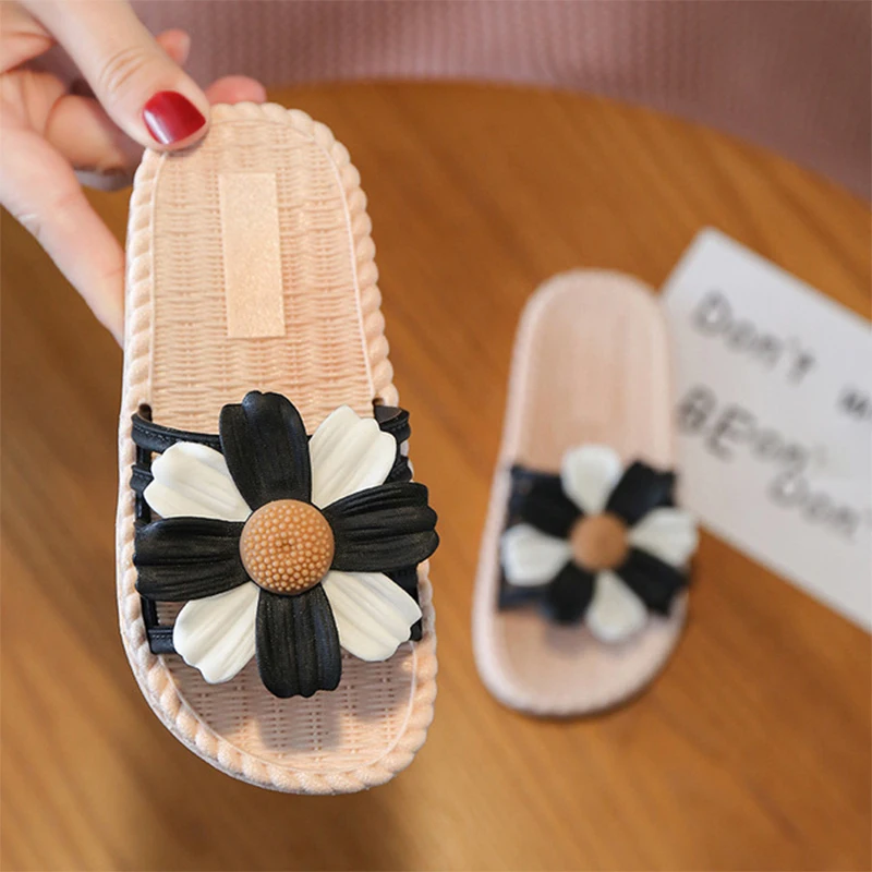 Fashion Flower Design Girls Slippers Cute Children's Sandals Summer Home Bath Non-slip Princess Shoe Soft Sole Casual Beach Shoe leather girl in boots Children's Shoes