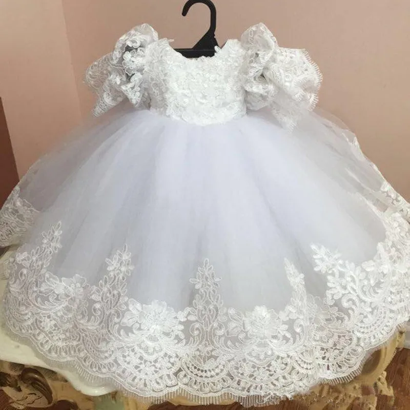 77New Toddler Baby Ball Gown Christening Dresses Lace Appliques Baptism Gown With Short Sleeves Cheap Tulle Kid First Communication Dress