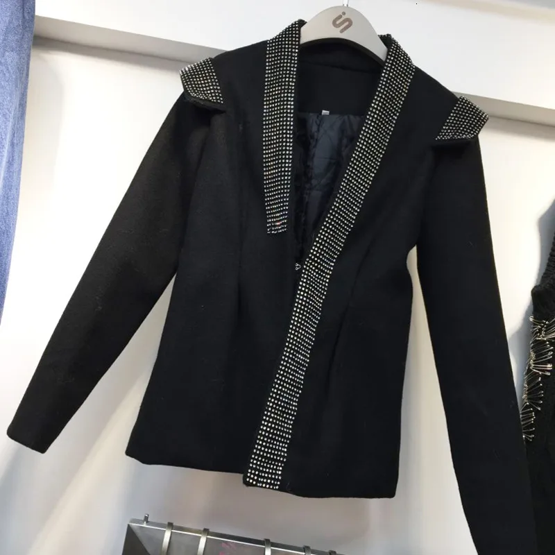 

LANMREM 2019 New Autumn And Winter Fashion Solid Color Long-sleeved Nail Drill Striped Waist Woolen Warm Jacket Female PA987