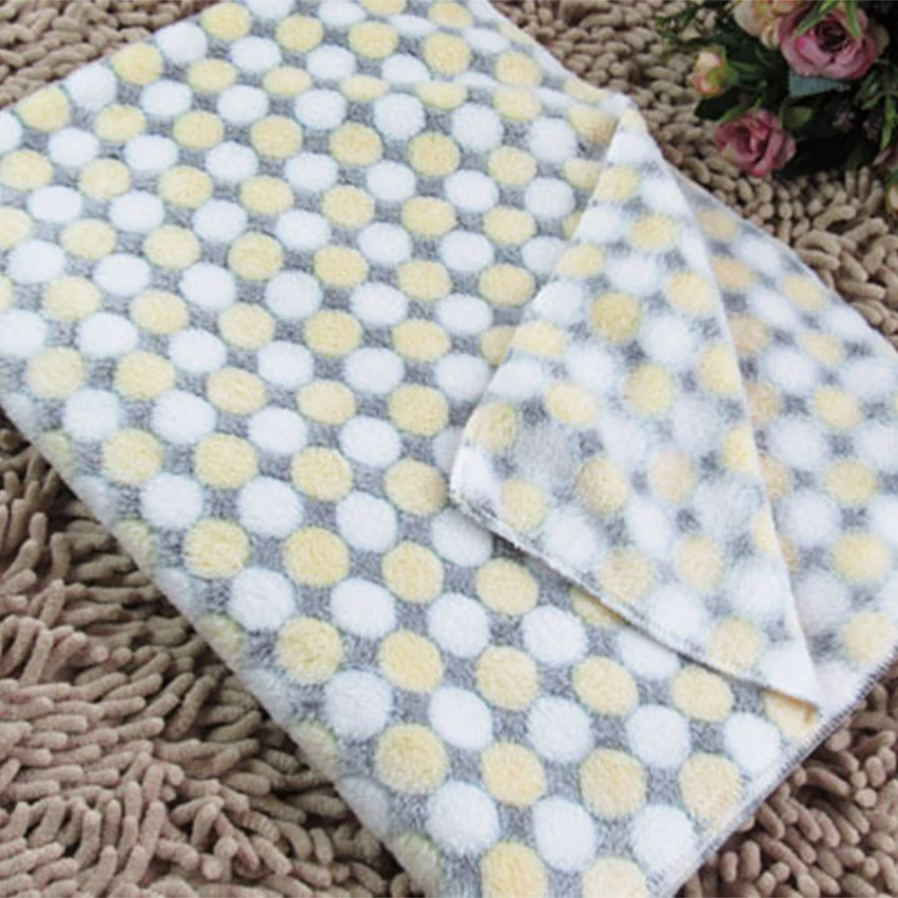 Soft Flannel Pet Dog Blanket Dots Printed Breathable Dog Cat Bed Mat Warm Pet Sleeping Cushion Cover For Pet Dog Cat Products