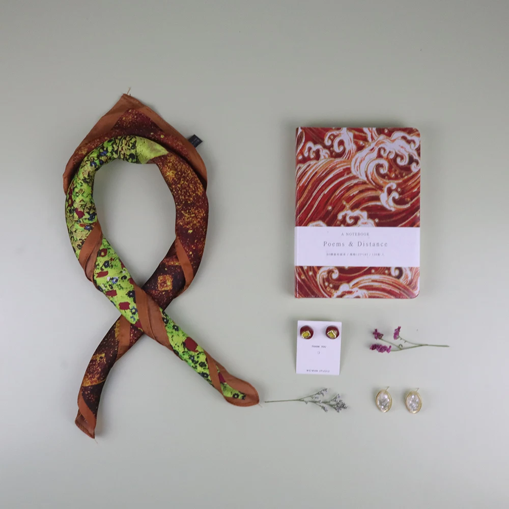 

Classicial 70*70cm Scarf With Earrings Sets for Gift Woman's Day Gift 2020