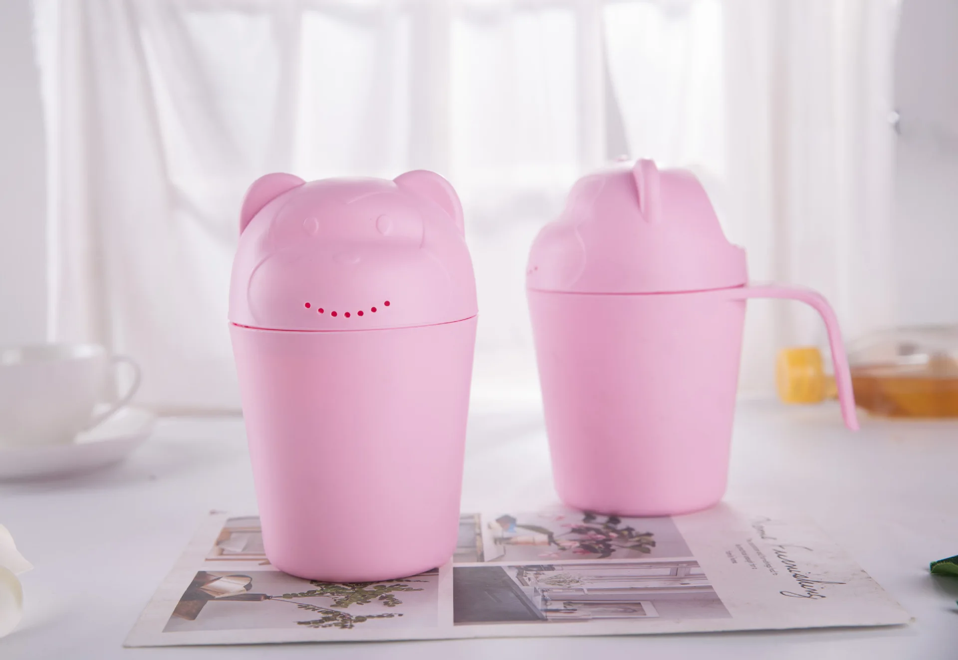 

Cartoon Monkey xi tou bei Infant Shower Bailer Shampoo Cup Bath Bailer