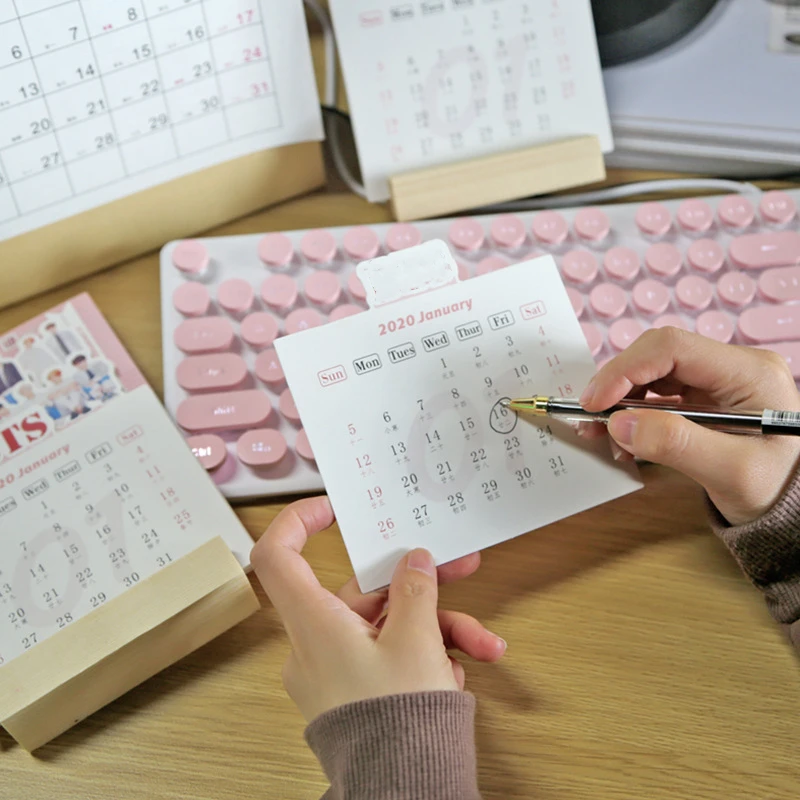 Kpop BANGTAN BOYS Настольный календарь модный K-POP календарь Настольный календарь Корейская версия Творческое Оформление рабочего стола