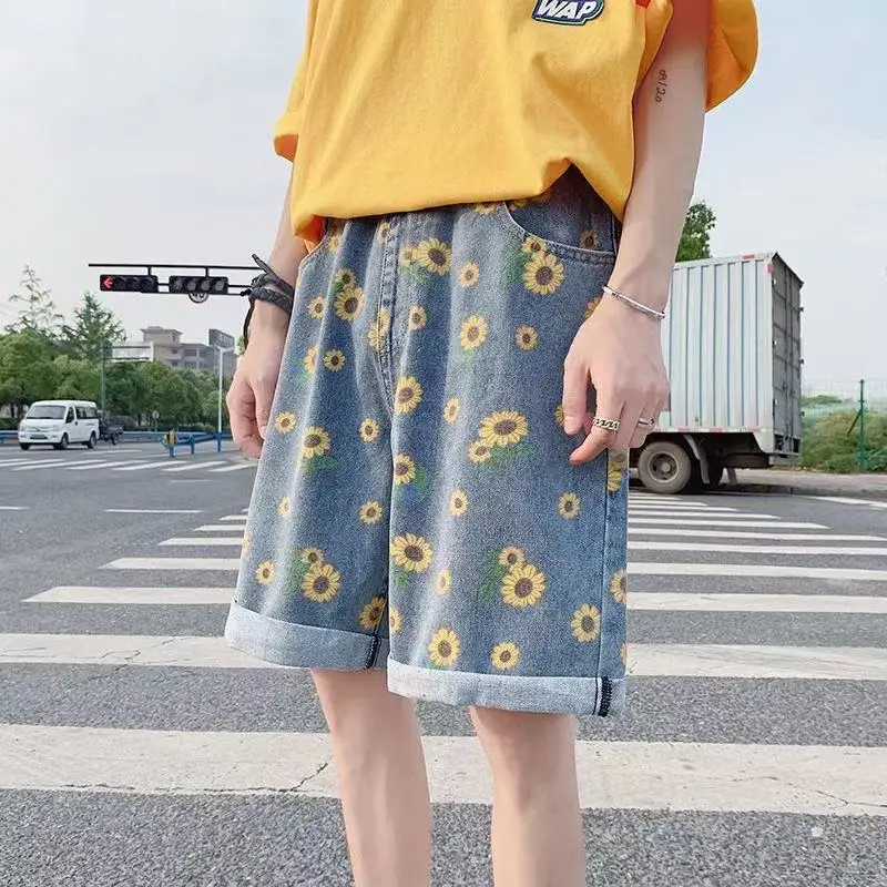 

2023 Summer Men's Little Daisy Printing Casual Denim Shorts Trend Loose Versatile Blue Color Elastic Waist Jean Shorts