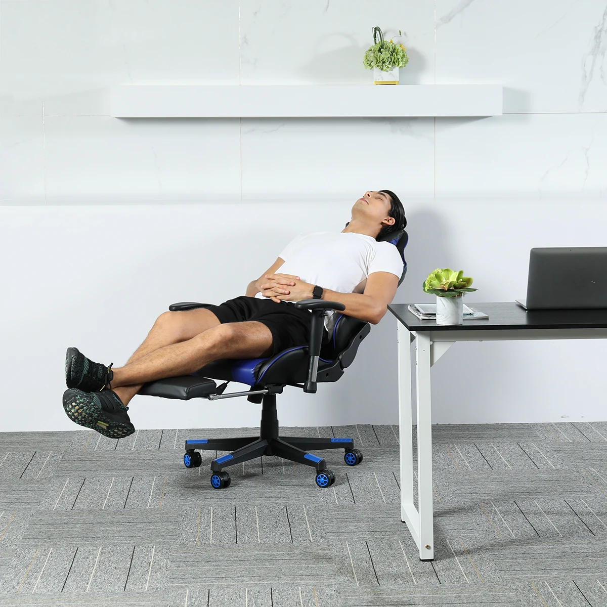 WCG 180° Lying Footrest Boss Office Chair Gaming Chair Leather Ergonomic Computer Internet Cafe Chair Reclining Lounge Chair WCG 180° Lying Footrest Boss Office Chair Gaming Chair Leather Ergonomic Computer Internet Cafe Chair Reclining Lounge Chair