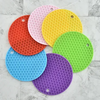 

6PCS Round Honeycomb Insulation Mat Non-slip Anti-slip Anti-scald Silicone Table Dish Mat Kitchen Tools Tableware Accessories