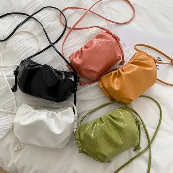 

Small bag female 2020 spring and summer new Korean version of the wild messenger bag fairy foreign air cloud shoulder bag female