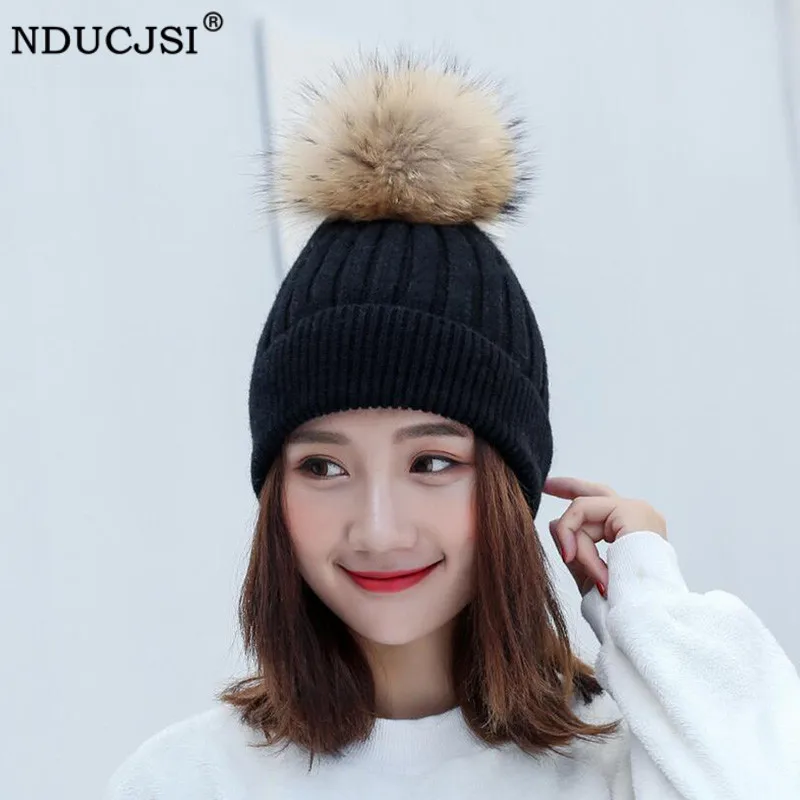NDUCJSI шапки зимние меховые вязаные Skullies белые толстые теплые Hairball белые шапки из меха енота шапочки наивысшего качества лыжные женские шапочки