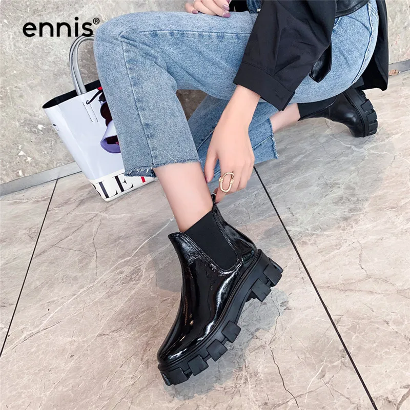 ENNIS/брендовые красные ботинки на платформе женские ботинки Новая модная женская обувь из лакированной кожи без шнуровки ботинки на толстой подошве осенние черные A9182