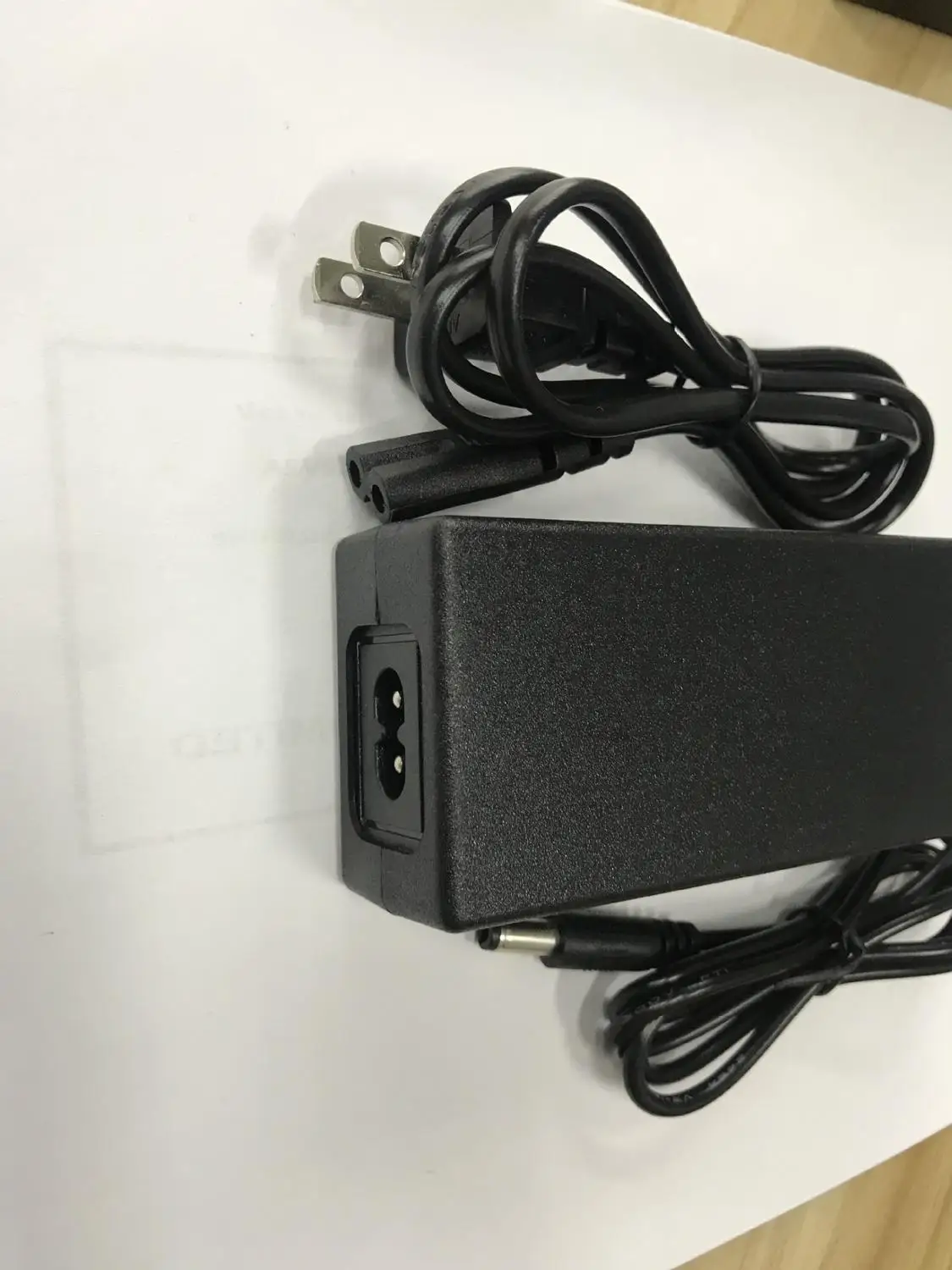 42V2A балансировочное устройство Зарядное устройство кручения автомобильное зарядное устройство 36V литиевая Батарея Универсальный штатив с тремя отверстиями