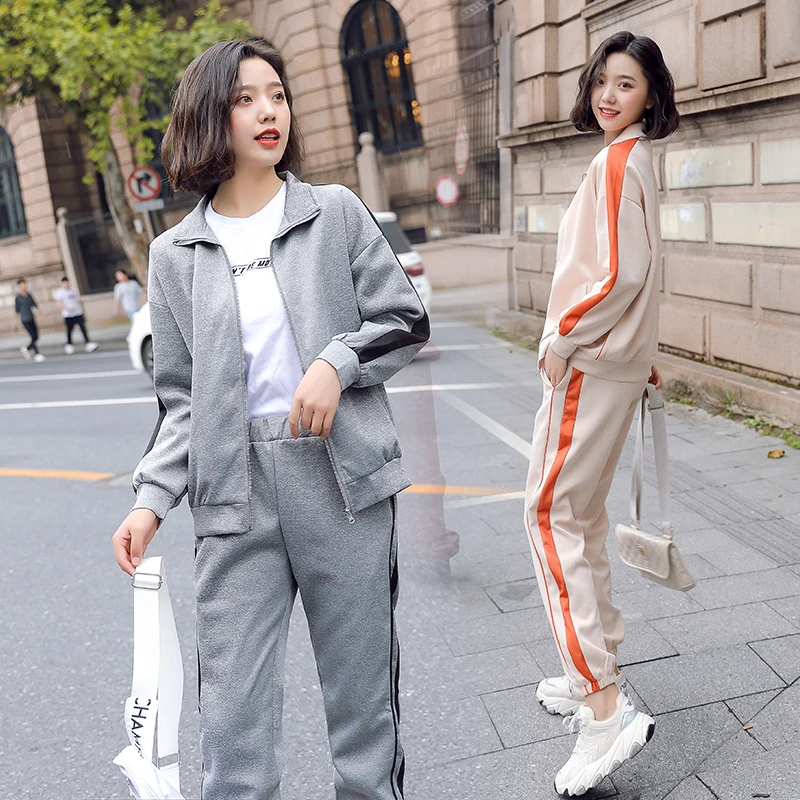 Женский спортивный костюм из 2-х предметов куртка и штаны в полоску |