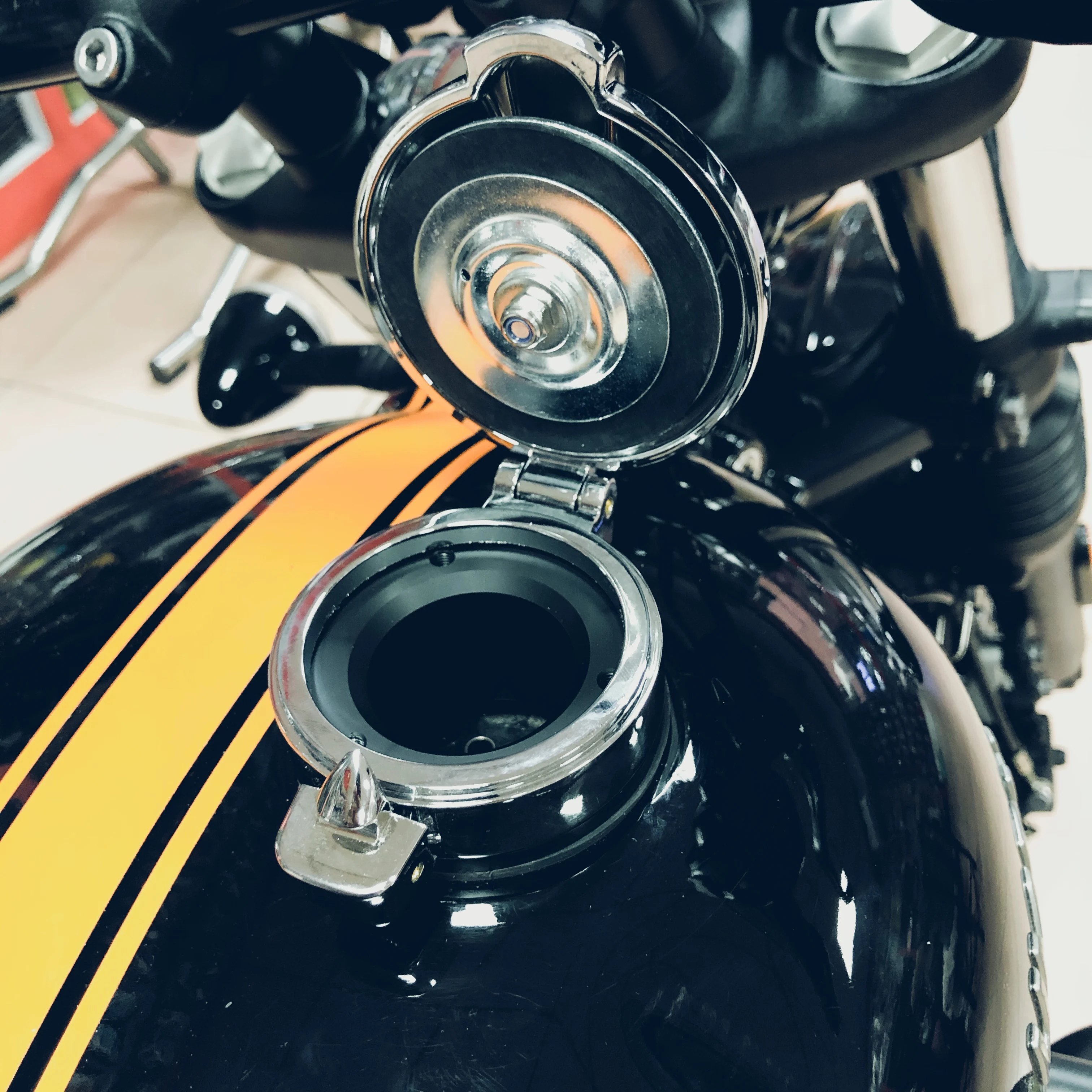 Triumph bonneville petrol cap Clearance