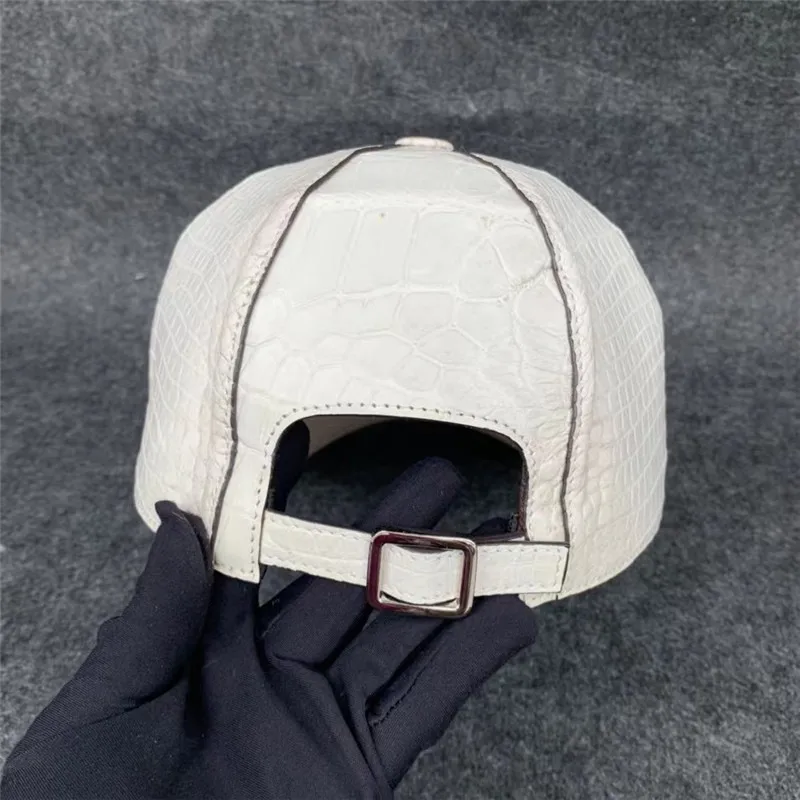 Рисунок 3 - Кепка из натуральной крокодиловой кожи для мужчин