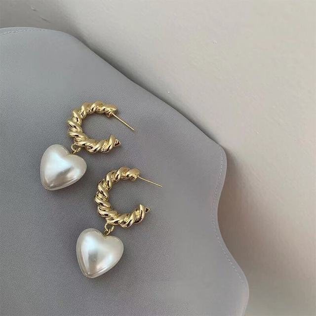 fashion contracted Heart Pearl fine earrings joker sweet elegant temperament Women Drop earrings