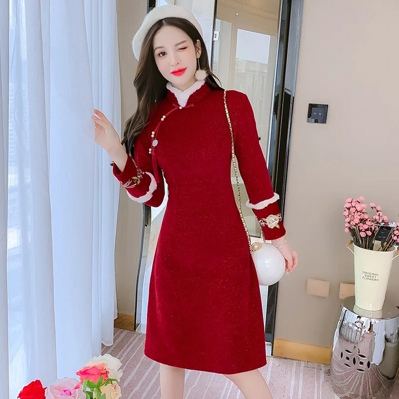 

Chinese Long Sleeve Cheongsam Traditional Wedding Qipao Woman Embroidery New Year Dress Female Slim Plus Velvet Tassel Cheongsam