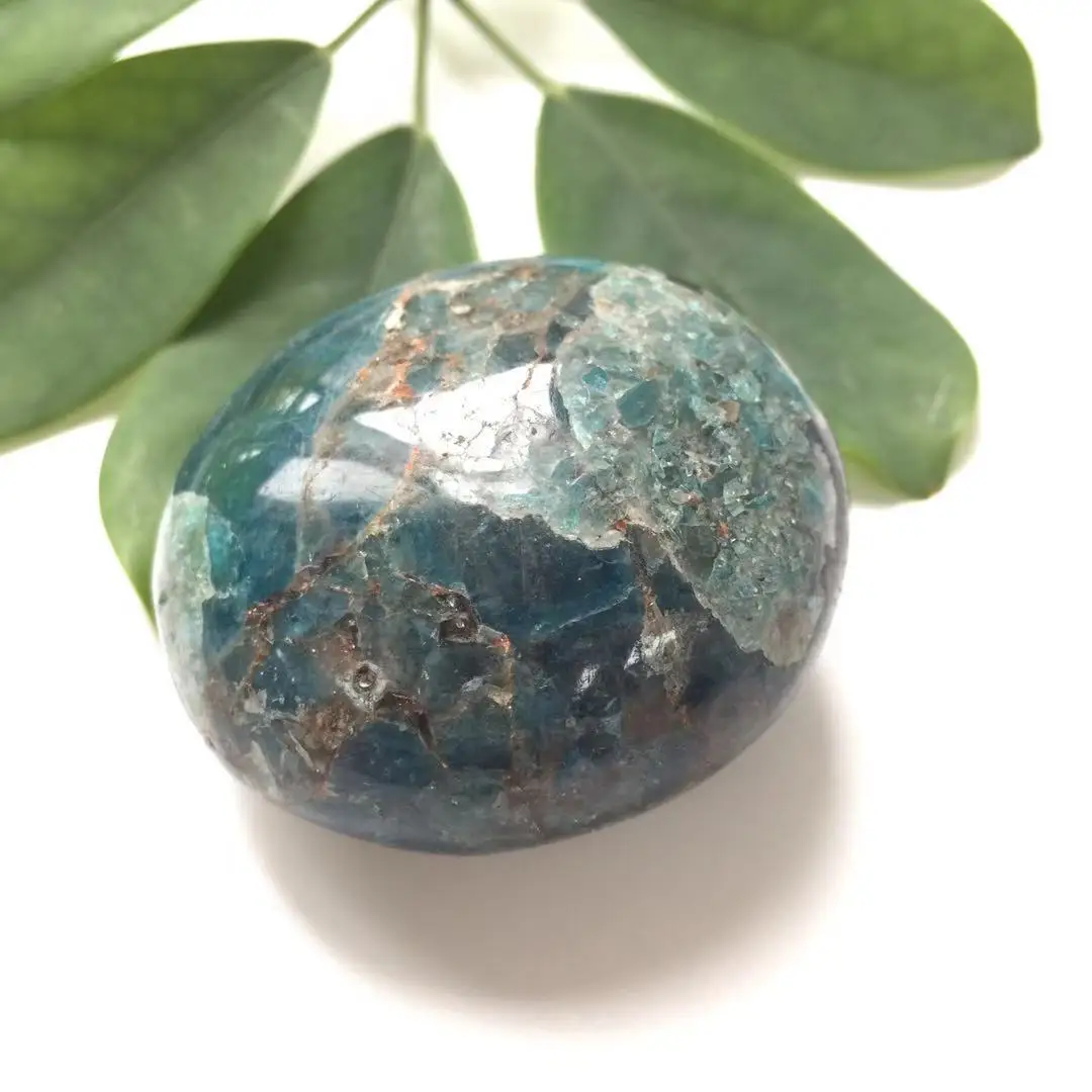 High Quality Natural Apatite Hand Carved Crystal Palm Stones For Present Or Collection ZY