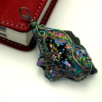 

2019 New Fashion Crystal Pendant Wrapped Rainbow Titanium Crystal Druzy Quartz Geode Pendant Bead