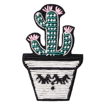 

Hand-embroidered Indian Silk Badge Anti-glare Buckle Pin Decoration Creative Wild Cactus Cartoon Brooch Female