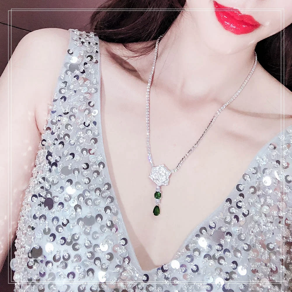 New High-End Fashion Grand Lady Banquet Necklace Women Accessories Green Dance Party Light Decoration Celebrit Luxury Designer