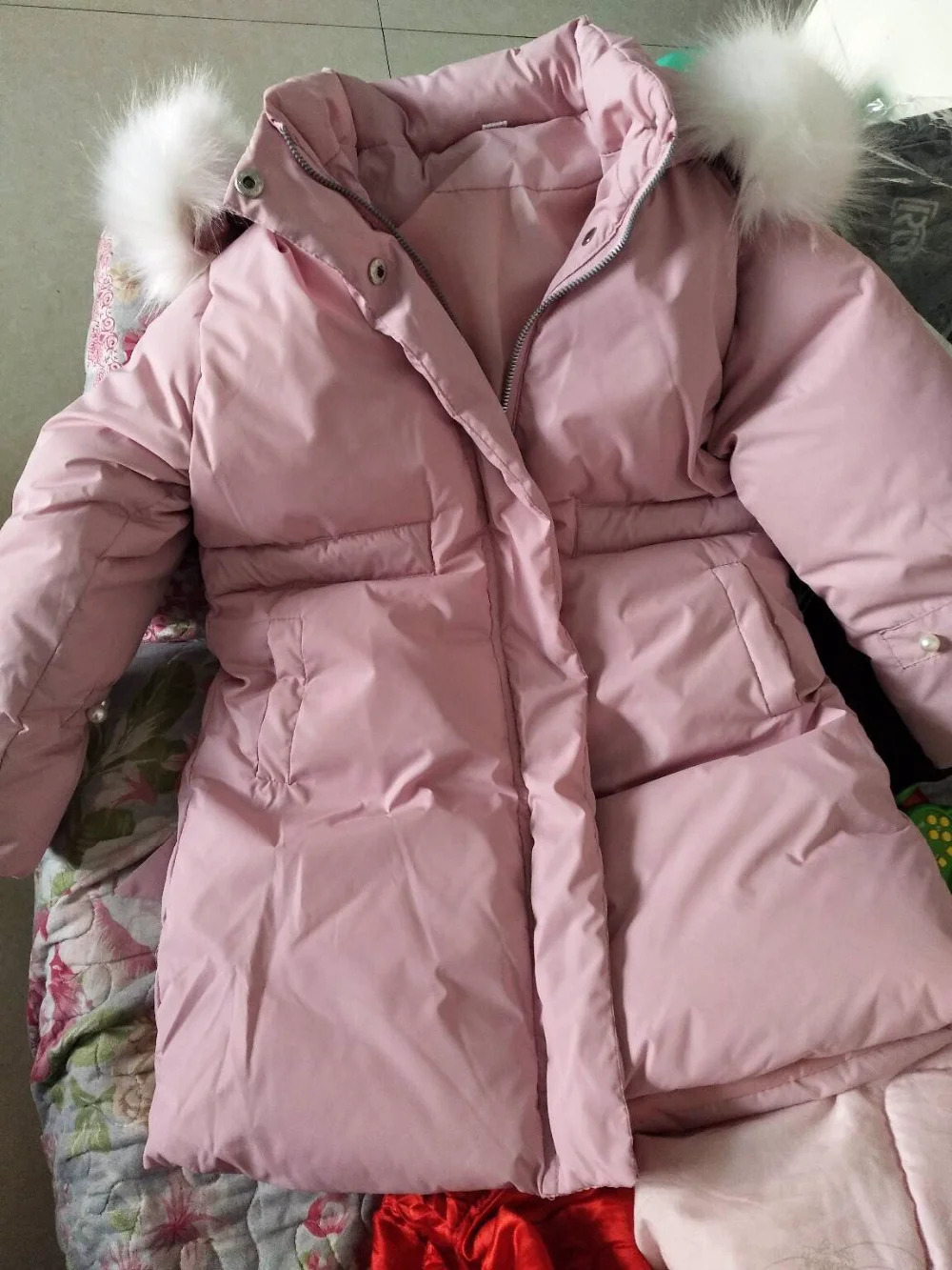 Новое Детское пальто верхняя одежда, зимние меховые толстовки с капюшоном, куртка для девочек-подростков, теплое толстое длинное пальто с хлопковой подкладкой и милым бантом розового цвета