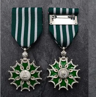 

French Art and Literature Honor Medal Cavaliers Vintage Knight Officer