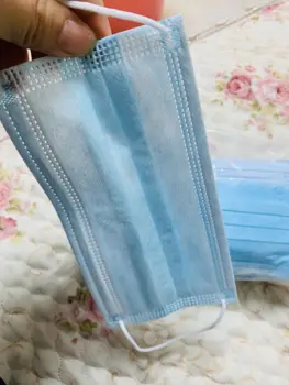 

100 disposable protective masks