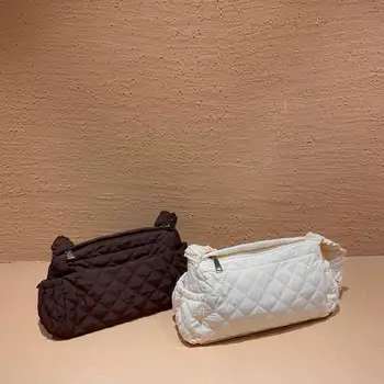 

New high quality fashion trend, simple personality, light and elegant material underarm bag for women