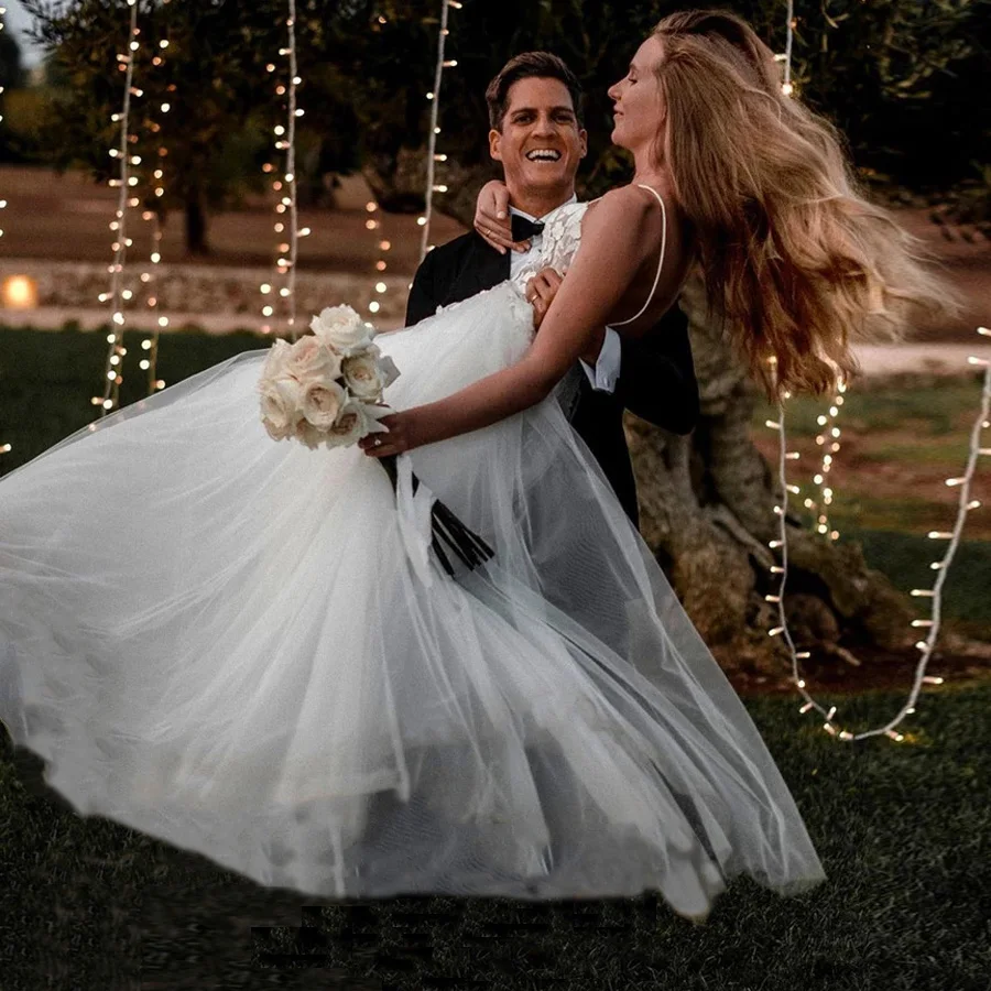 

Chic Spaghetti Straps Sweetheart Bridal Gowns White Wedding Dresses Open Back Floor Length Tulle Abiti Da Sposa